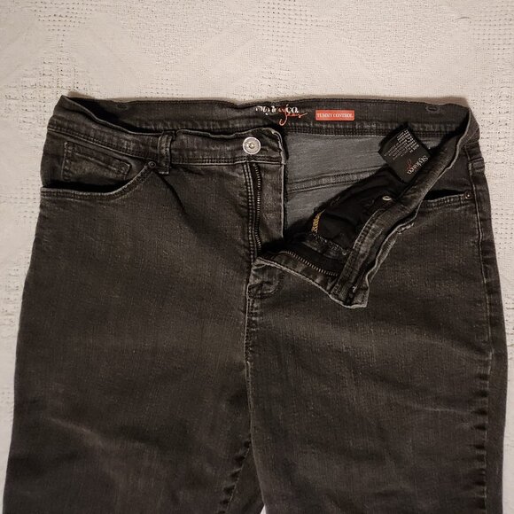 Style and Company Ladies Jeans in Black - Picture 6 of 7